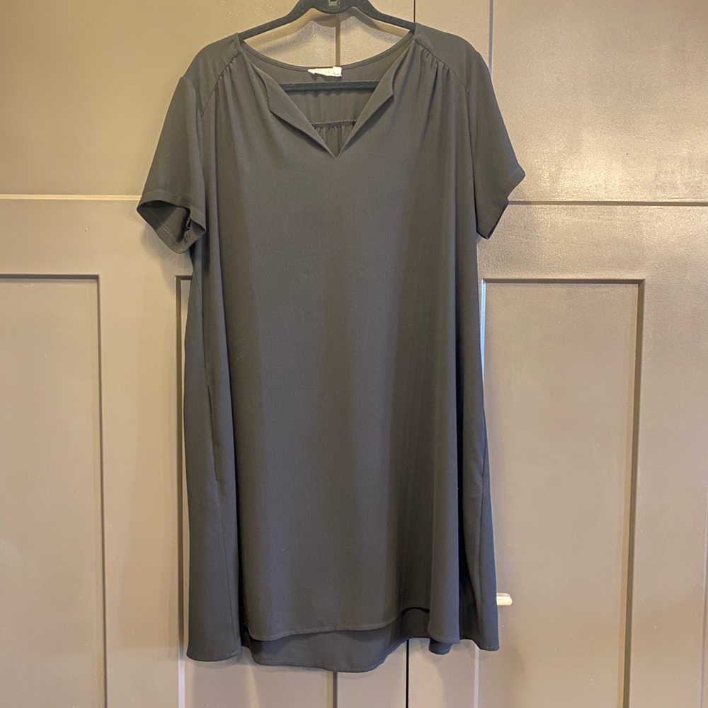 Simple Flow Black Dress
